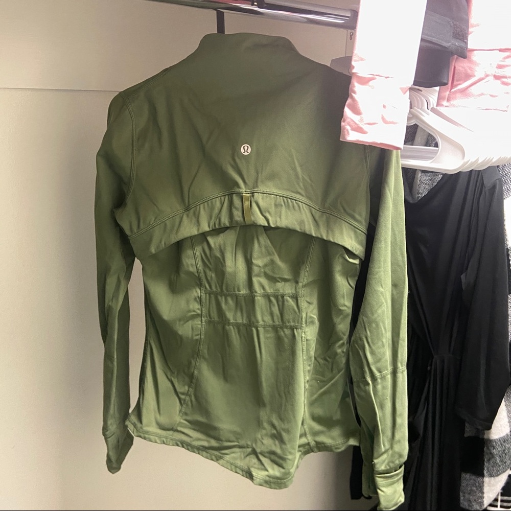 Lululemon define jacket size 4 very elastic